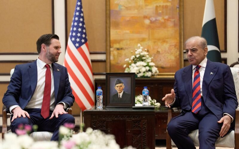 Estados Unidos e Irán avanzan con pies de plomo en una negociación histórica en Islamabad