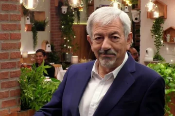 «First Dates» abandona Telecinco: Carlos Sobera regresa a Cuatro por culpa de las «tentaciones»