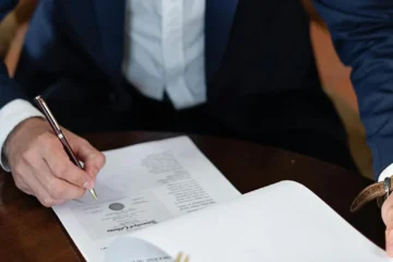 ¿Puedes pedir la baja voluntaria de un día para otro? El detalle del convenio colectivo que lo puede cambiar todo