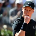 Nueva paliza de Sinner y el récord de Djokovic a tiro