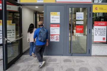 El paro baja en 62.668 personas en abril con 223.685 empleos creados