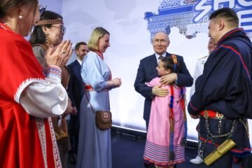 La crisis económica erosiona la masiva popularidad de Putin