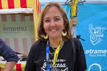 Sant Jordi navega entre versos y emociones: Elsa Domínguez Brito presenta “Mujer pirata”