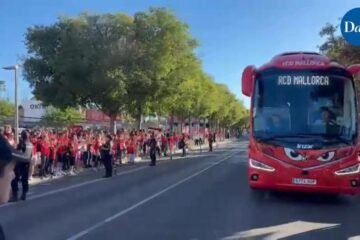 La fría llegada del Mallorca a Son Moix en la noche más importante