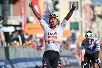 Jhonatan Narváez manda a Ecuador el triplete en el Giro