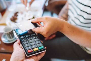 Ni septiembre ni enero: la primavera se convierte en la nueva «cuesta» financiera de los españoles y obliga a cancelar vacaciones de verano