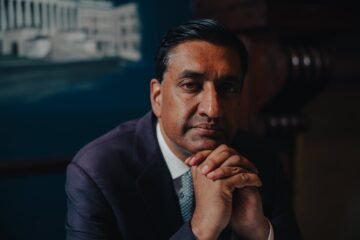 Ro Khanna, el demócrata al que Elon Musk quiere en la cárcel: “El dinero tiene secuestrada la política en Estados Unidos”