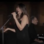 Irán condena a 74 latigazos a la artista Parastoo Ahmadi por cantar sin velo en YouTube