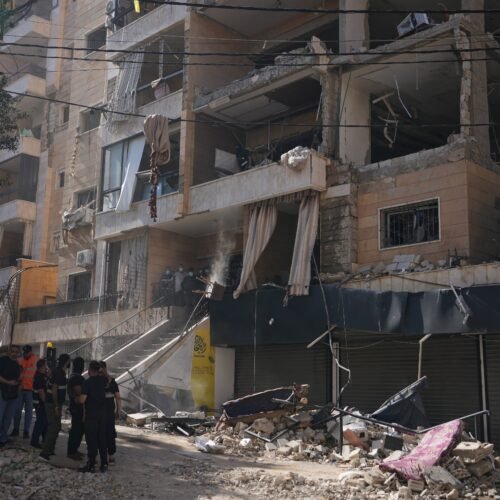 Irán dispara varios misiles contra Israel por primera vez desde el alto el fuego, tras bombardear Netanyahu los suburbios de Beirut