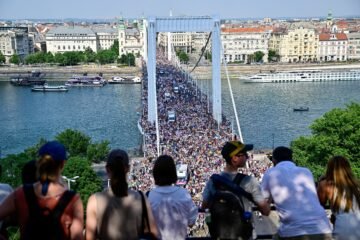 Budapest celebra su primer Orgullo tras la caída del ultra Orbán con una masiva manifestación: “Hay más arcoíris, más alegría”