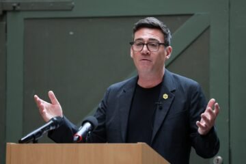 El favorito a primer ministro británico, Andy Burnham, promete un “cambio radical” en el Reino Unido: “El sistema está roto”