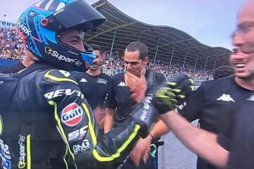 Raúl Fernández se gana la renovación con Aprilia ganando en Assen