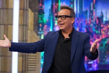 Ángel Llàcer desvela en ‘El Hormiguero’ que se rompió el brazo grabando ‘Congelados’: «Pusieron ‘Forever Young’, me vine arriba y me subí a una silla»