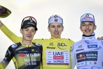 Los ciclistas del Tour no podrán subir al podio ni con gafas ni con casco