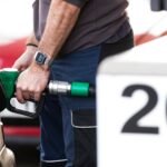 Las gasolineras más baratas para ahorrar hasta 300 euros al año al repostar en España