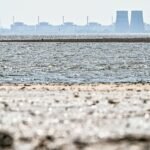 Drones ucranios dejan sin electricidad a la ciudad que alberga la central nuclear de Zaporiyia, la mayor de Europa