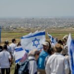 Grupos de colonos israelíes marchan hacia Gaza para reclamar el restablecimiento de asentamientos en la Franja