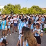 Más de 2.000 argentinos convierten Son Moix en territorio albiceleste para la final ante España