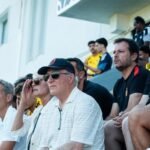 Arnau Tenas destila carisma nada más llegar a Marbella