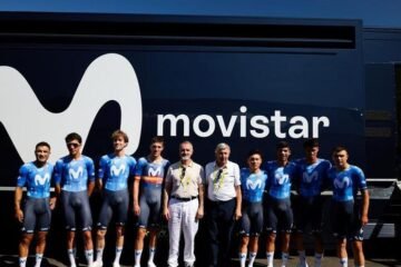 El Movistar comienza el Tour en Barcelona con guiño a la Sagrada Família