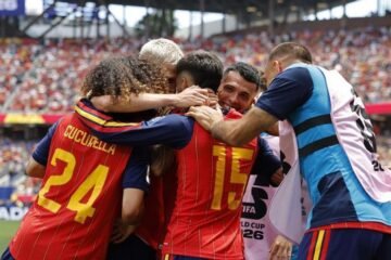 España aplasta a Austria para pasar a octavos