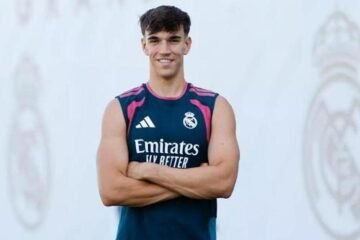 Carlos Espí: “Soy un jugador de referencia arriba al que le gusta estar dentro del área»