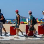 Las vacaciones, más caras este año: el alquiler en la costa se duplica y el coche, solo para privilegiados por el precio del carburante