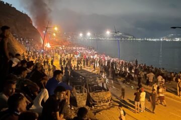 Miles de personas penetran durante la noche en Ceuta en medio de la pasividad de la policía marroquí