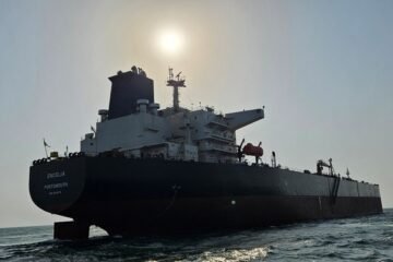 Los hutíes de Yemen cumplen su amenaza y  atacan a petroleros saudíes en el mar Rojo