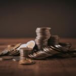 Antes de irte de vacaciones, revisa tu cuenta: los economistas advierten de que tener demasiado dinero parado puede salir caro