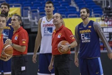 Willy Hernangómez y Txus Vidorreta vuelven a unir sus caminos en el Unicaja tras la gloria con España