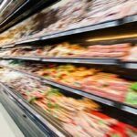 El trabajo de verano en el súper, una salida con horario fijo y buen sueldo para los jóvenes