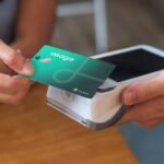 Imagin: así organiza el verano la generación que hace toda su banca desde el móvil