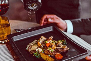 Seis de cada diez españoles confía antes en las reseñas que en el precio a la hora de elegir restaurantes para sus vacaciones
