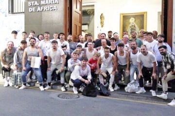 Experiencia y juventud se unen en los ensayos de costalería de la Virgen de África