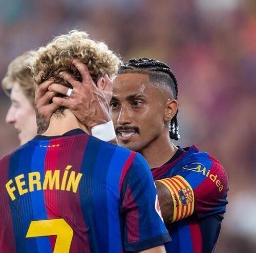 Raphinha lidera a un formidable Barça entre ‘esteladas’