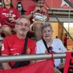 La afición del Mallorca se ilusiona tras ganar al PSG, pero reclama más fichajes: «Nos falta un delantero»
