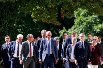 Democristianos y socialdemócratas se conjuran para mantener la coalición con sus líderes en la cuerda floja