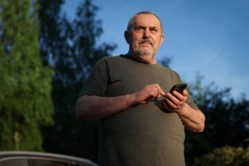 El opositor a Putin Borís Nadezhdin abandona Rusia y aparece en París: “Estoy vivo y libre”