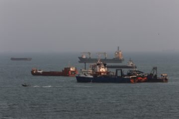EE UU dispara contra un barco de Panamá por tratar de saltarse el bloqueo de los puertos iraníes decretado por Trump
