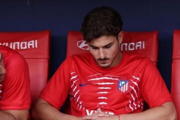 La afición del Atlético sentencia a Julián Álvarez y corea «puta Barça y puta Catalunya»: «Que se vaya»