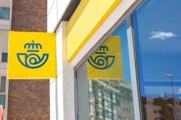 Los municipios de más de 40.000 habitantes deben tener al menos dos oficinas de Correos por ley