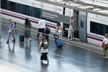 Caos, retrasos y altos precios lastran la alta velocidad que pierde 3 millones de pasajeros y registra un 15% menos que hace un año