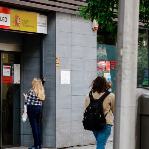 La Justicia obliga al SEPE a devolver casi 5.000 euros que le exigió injustamente a una trabajadora en excedencia