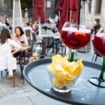 Despiden a una camarera por beber dos tintos de verano durante una baja médica y la Justicia anula el despido y la indemniza con 24.000 euros