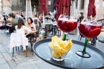 Despiden a una camarera por beber dos tintos de verano durante una baja médica y la Justicia anula el despido y la indemniza con 24.000 euros