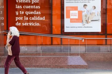 La escalada del euríbor propulsa otra vez las hipotecas fijas