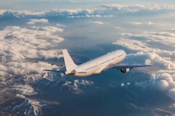 Los billetes de avión suben, pero las coberturas de combustible evitan un incremento desbocado