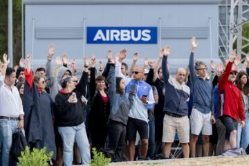 Sin acuerdo en la última reunión, la huelga sigue en Airbus: la empresa rechaza la propuesta de los convocantes, que incluye una paga de 7.500 euros y una subida salarial única del 12% para recuperar el poder adquisitivo