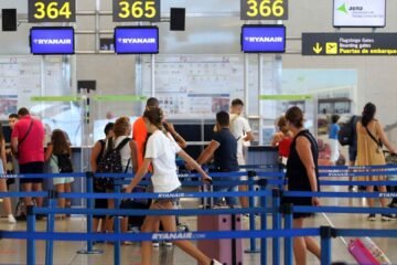 Los españoles cada vez retrasan más la reserva de sus vacaciones: las compras de vuelos a última hora se duplican en el mes de agosto
